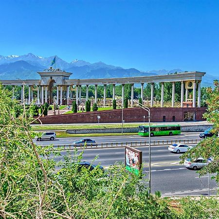 Apartment Near The President'S Park. Orbita-2 Алмати Екстер'єр фото